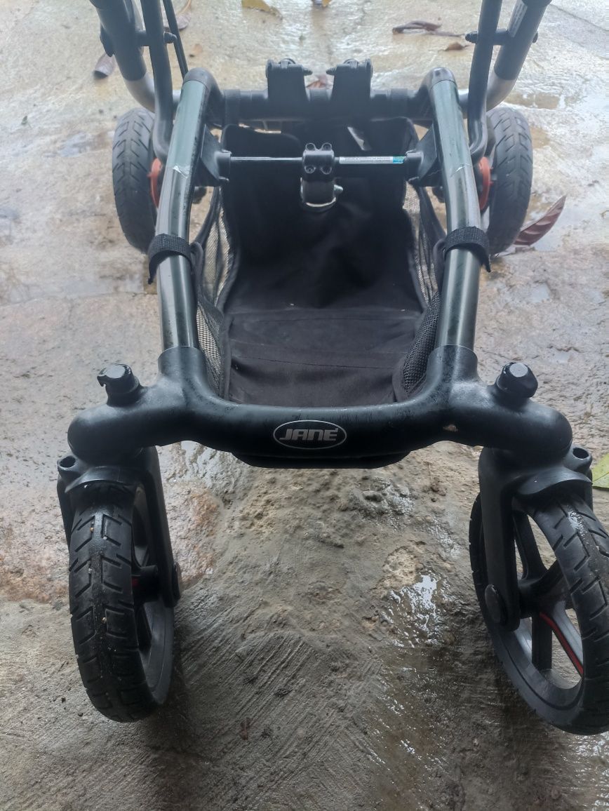 Carrinho de passeio da Jane com alcofa