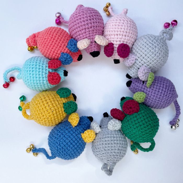 Szydełkowa myszka zabawka dla kota