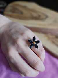 Pierścionek ORSAY kwiatek czarny