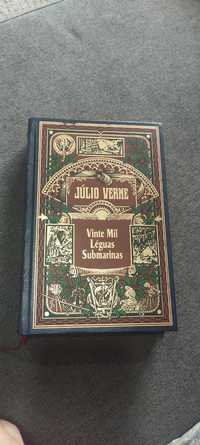 "Vinte Mil Léguas Submarinas" de Júlio Verne