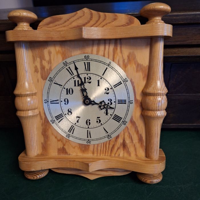 Zegarek drewniany do zawieszenia na ścianie