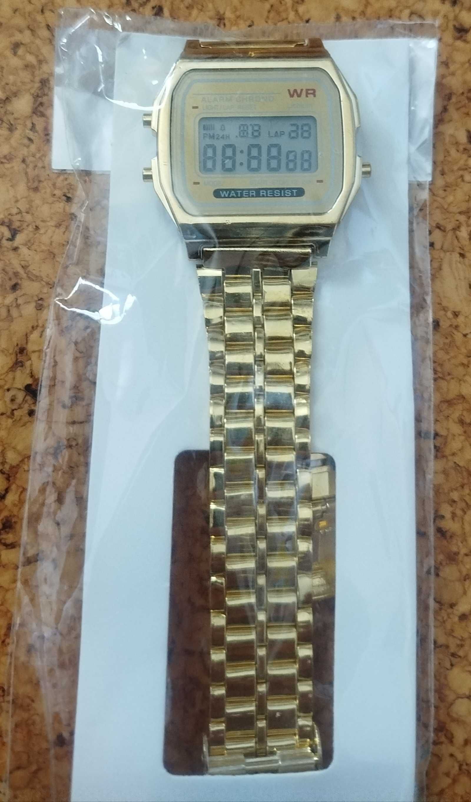 Relógio WR dourado