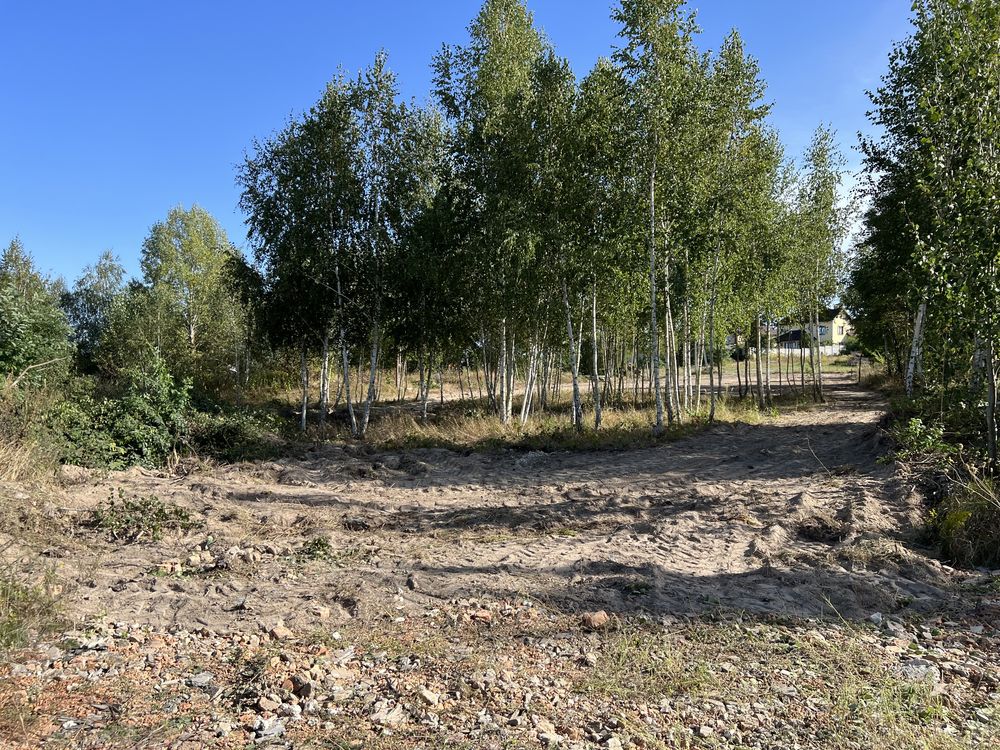 Продаж двосторонньої земельної ділянки під забудову