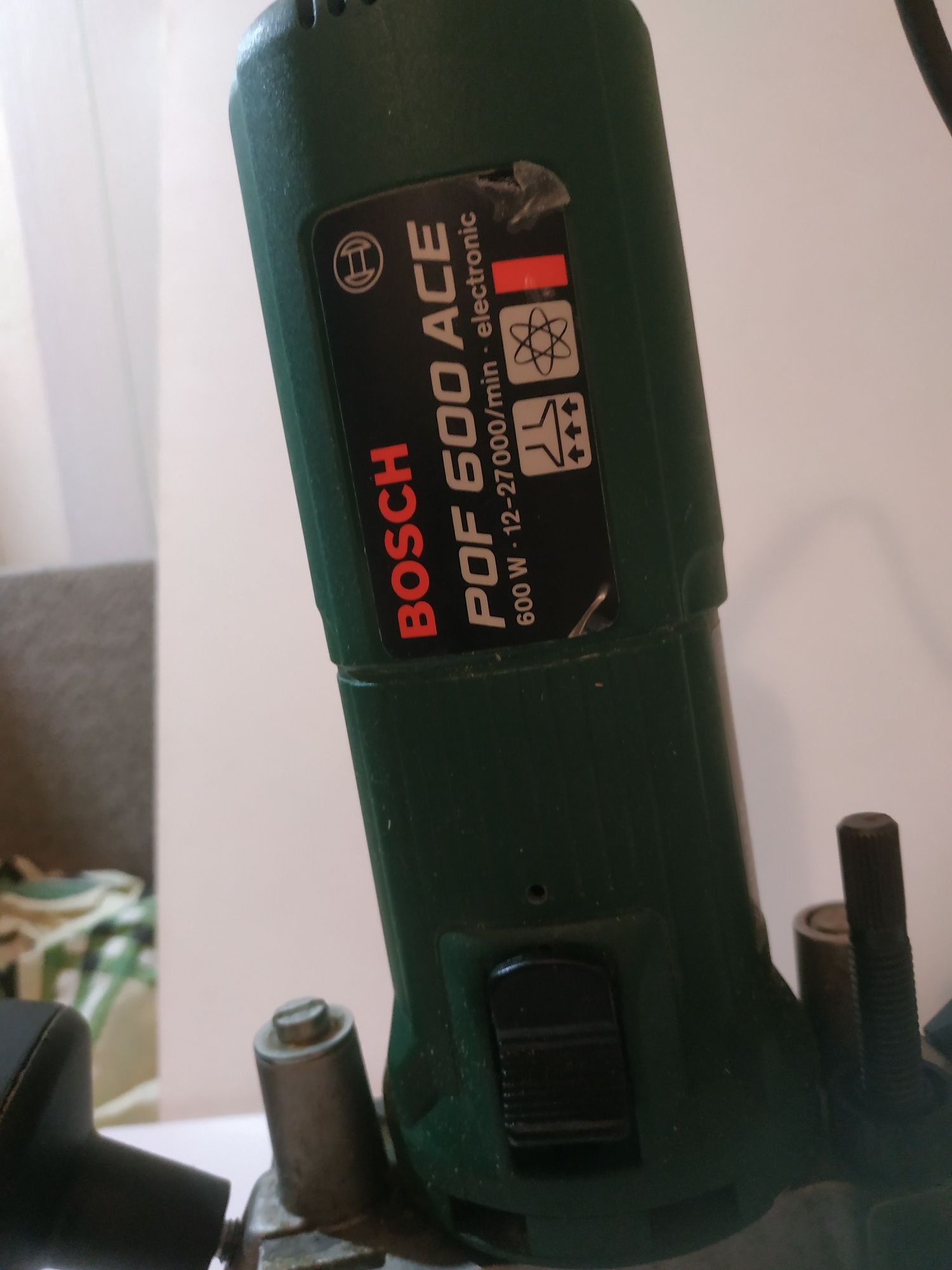 Фрезер Bossch POF 600 ACE