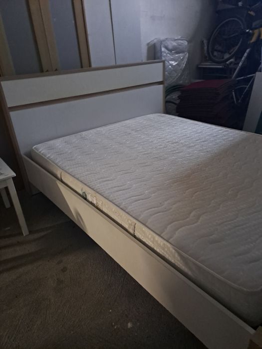 Cama king size com estrado e colchão
