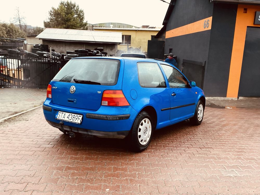 sprzedam vw golf 4  1,6sr  przeb 156 tyś  klimatyzacja