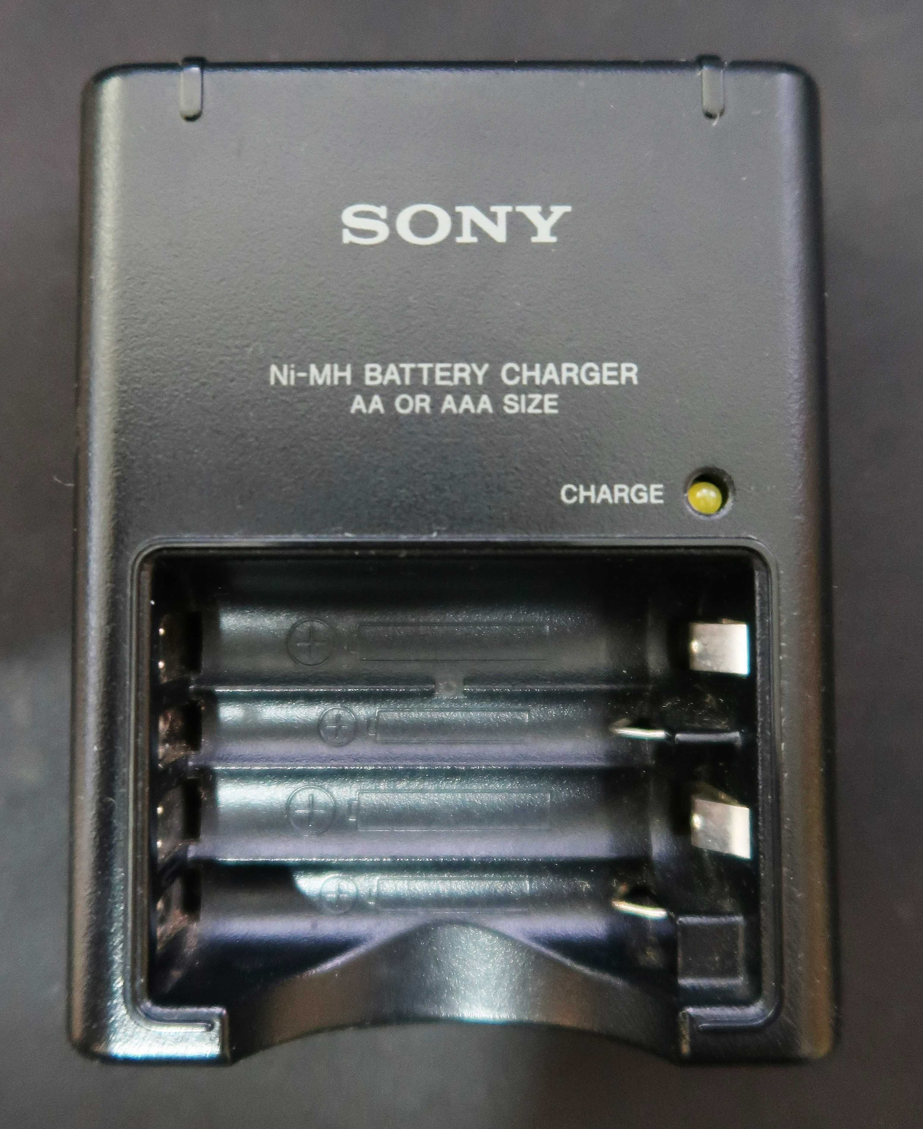 Carregador de pilhas AA e AAA Sony