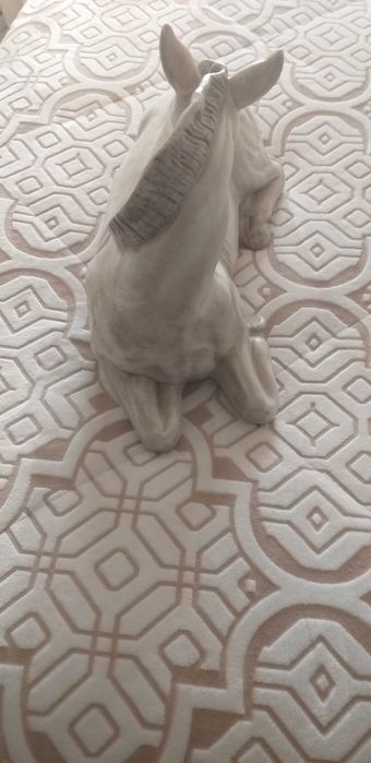 Escultura égua em barro
