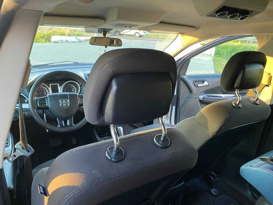 автомобіль Dodge Journey