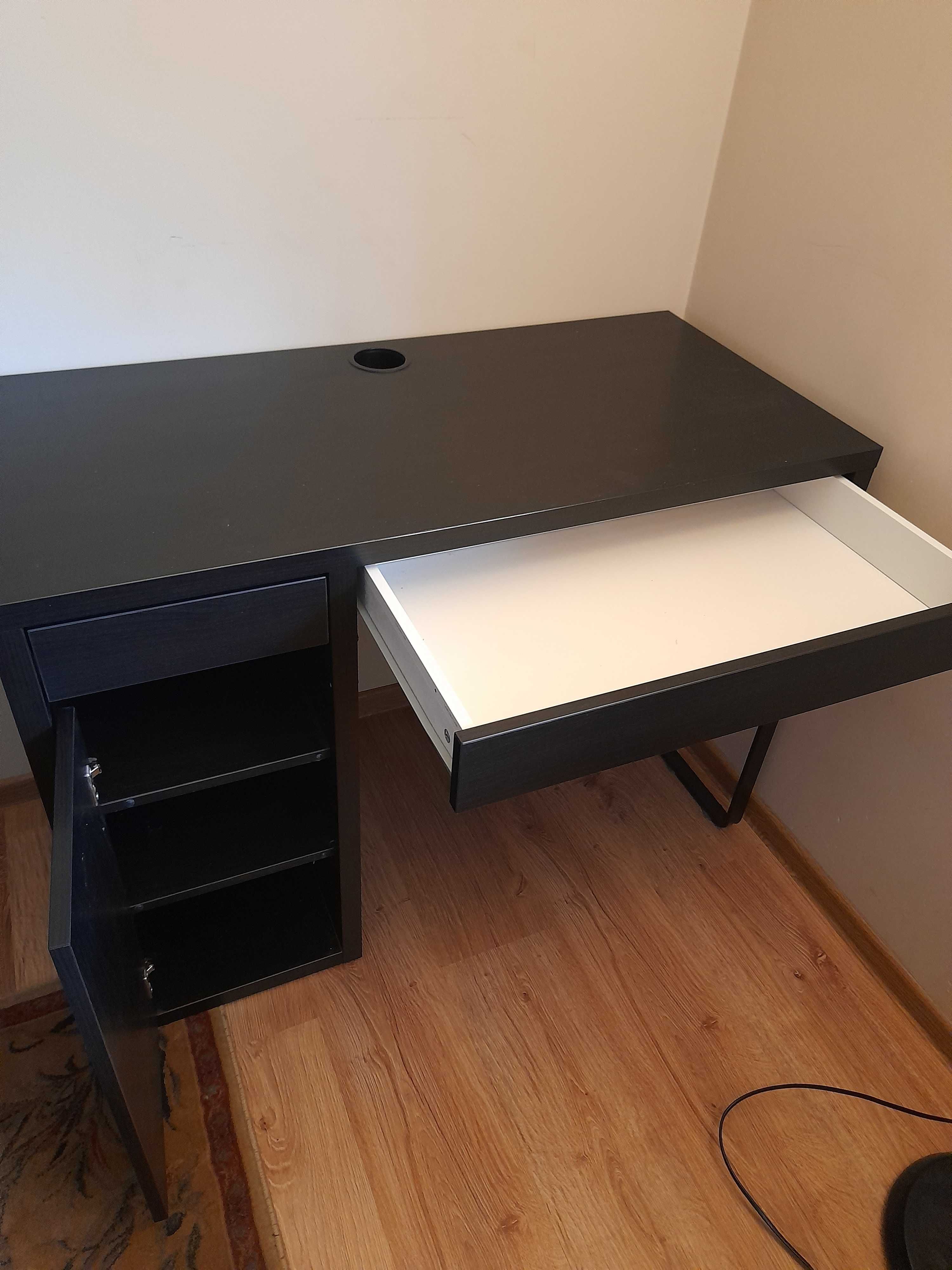 biurko czarne IKEA