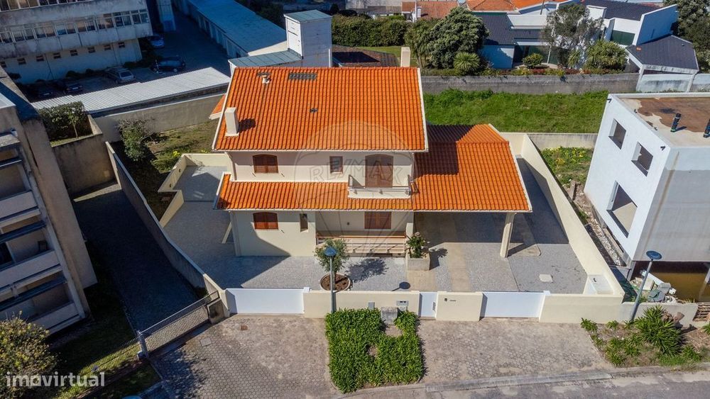 Moradia T4 para venda