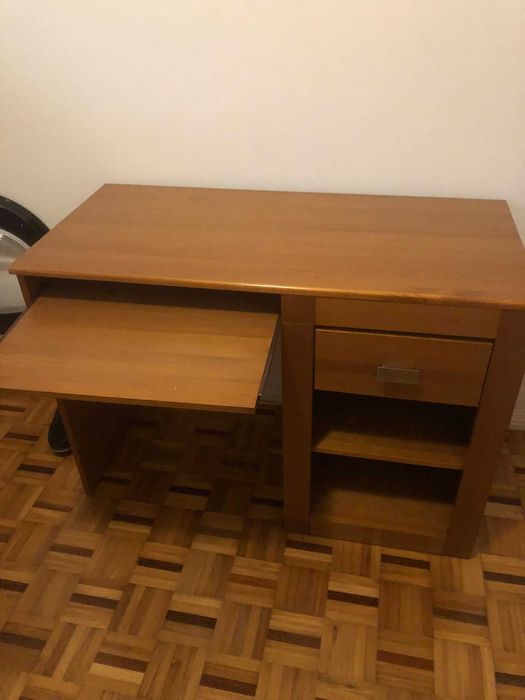 Secretária castanha