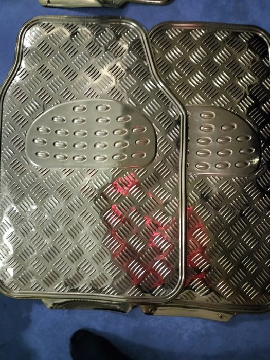 Tapetes automóvel novos