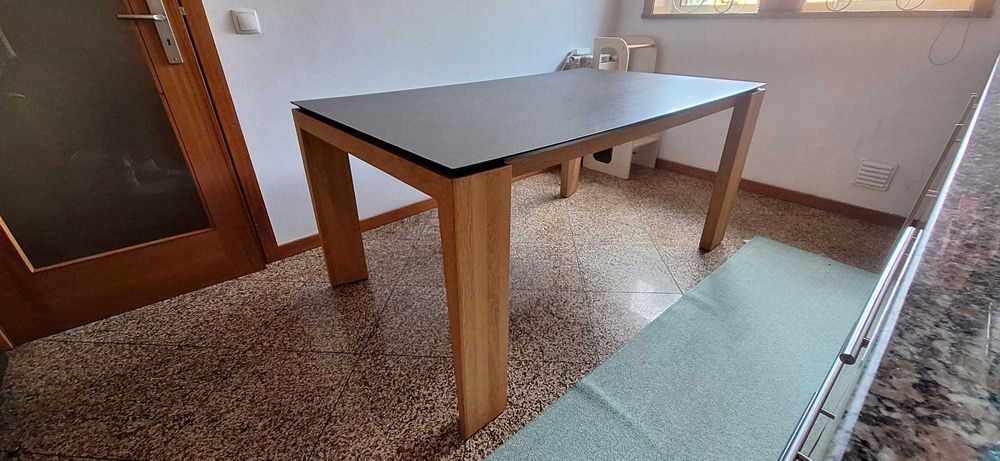 Mesa de cozinha ou sala de estar em ótimo estado