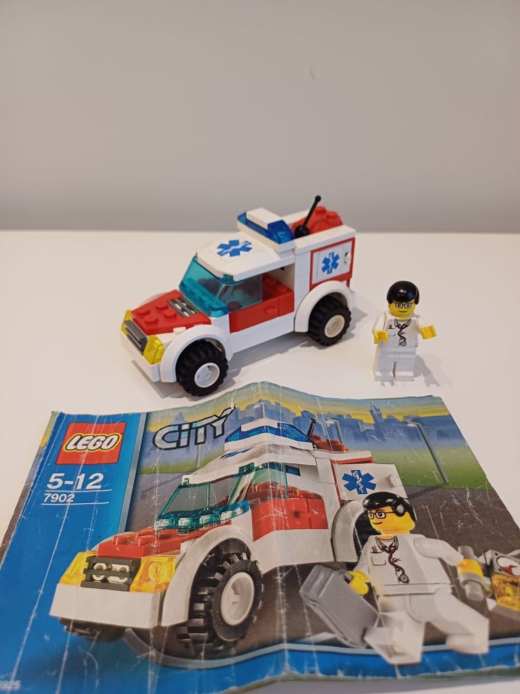 Klocki LEGO 7902 lekarz karetka ambulans