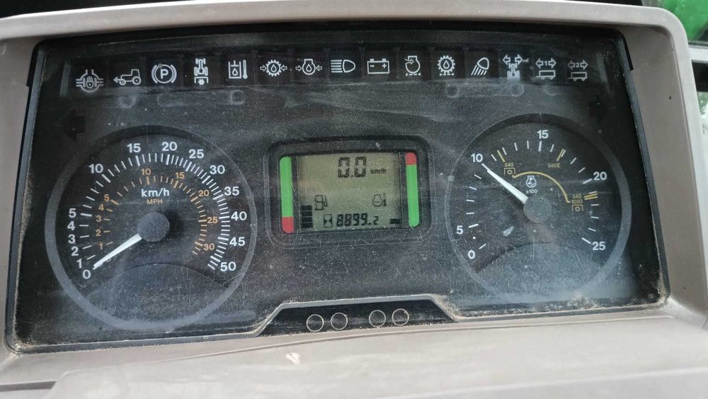 Ciągnik John Deere 6130 z ładowaczem John Deere