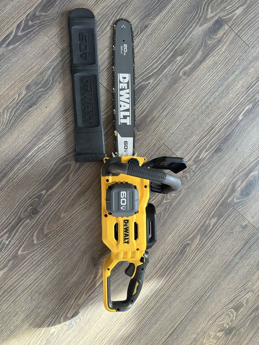 Акумуляторна ланцюгова пила DeWalt DCCS677. 60VMAX
