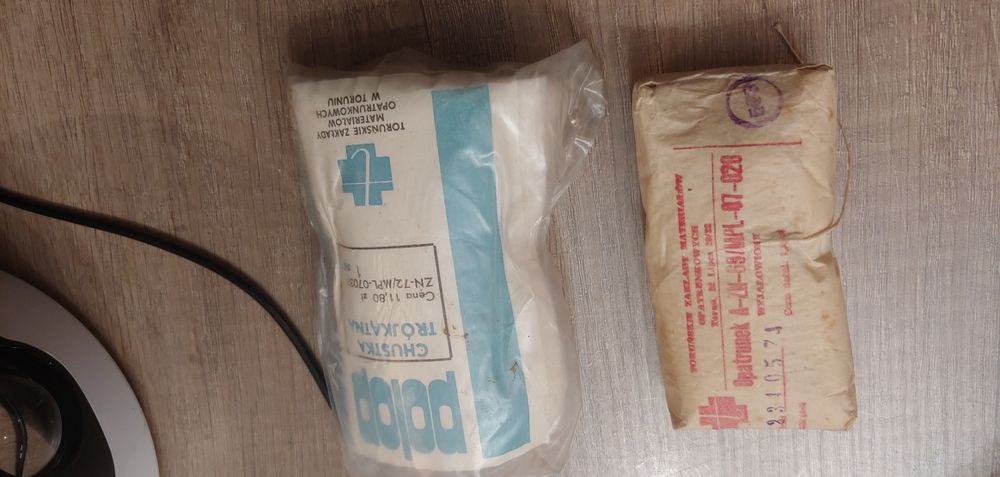 APTECZKA PRL 1974 rok  z zawartością była używana w ZAPOROŻCU