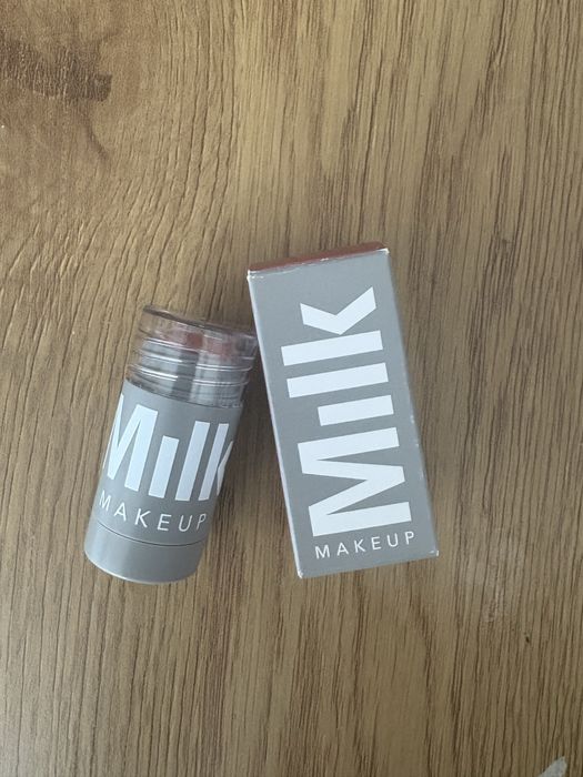 Kremowy róż Milk Makeup