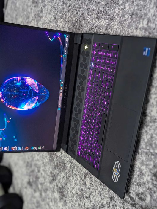 Ноутбук Alienware M18 R1 (i9-13980HX/RTX 4090/32ГБ/1ТБ)