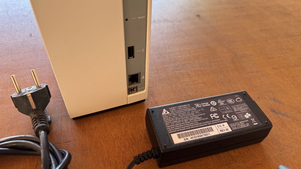 Disco rede QNAP TS-228 com 2 discos 4 tbytes