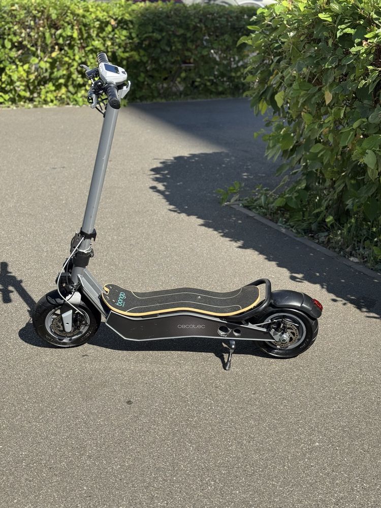 Самокат електричний Cecotec Bongo