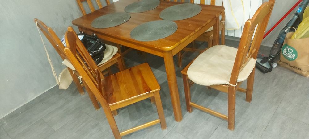 Stół drewniany lakierowany 140 x 78 + 6 krzeseł