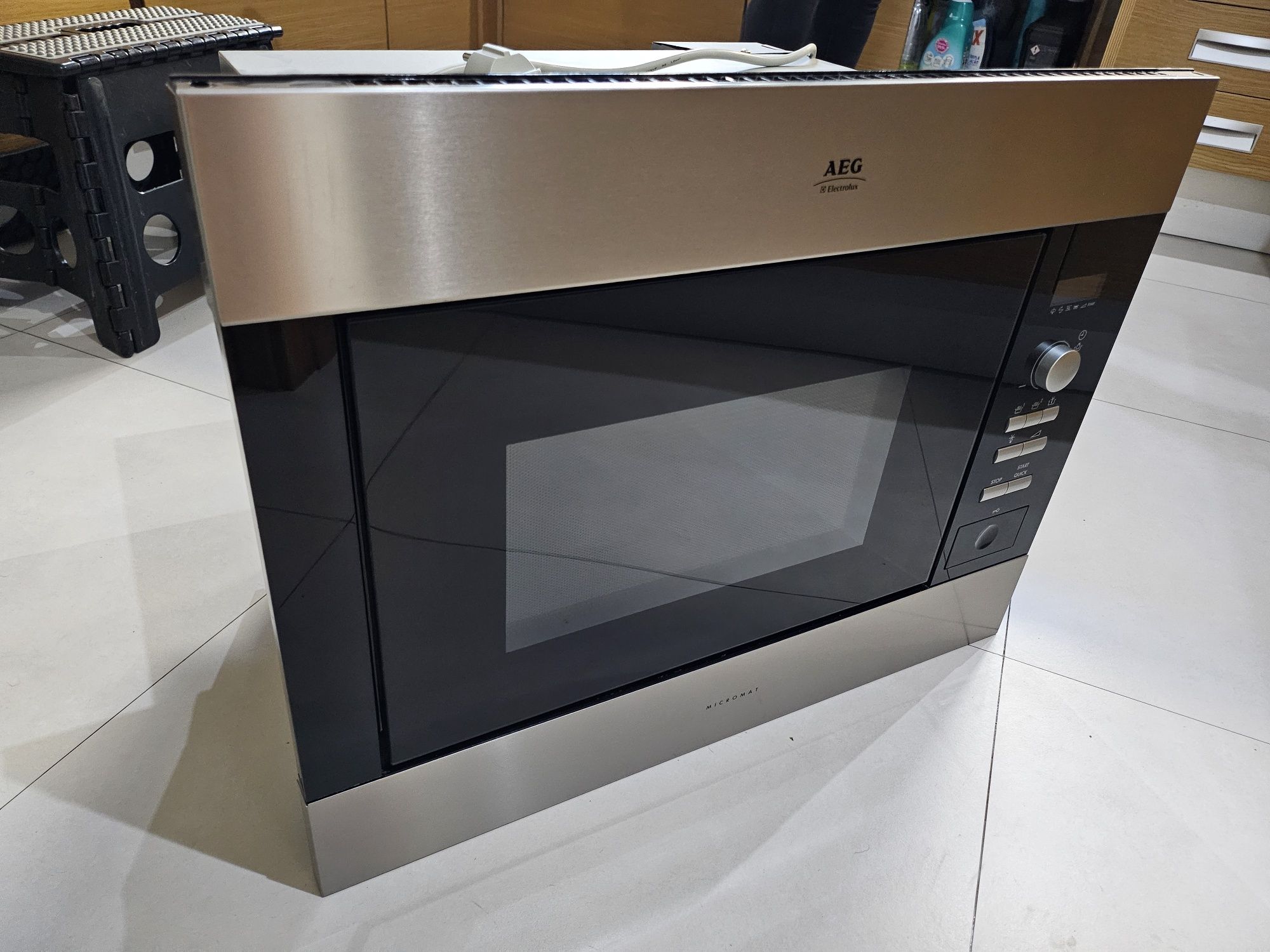 Microondas AEG Micromat MC2660E para peças ou reparação