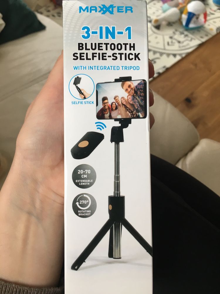 Bluetooth selfie stick tripod