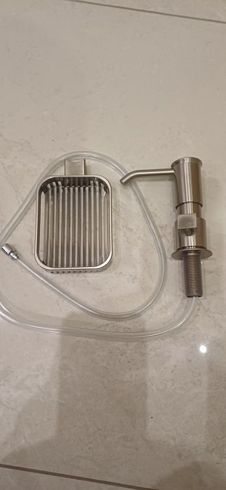 Dozownik płynów do mycia naczyń z uchwytem