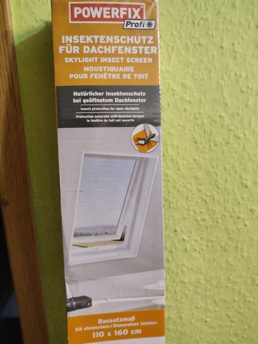 Roleta przeciw komarom na okno dachowe