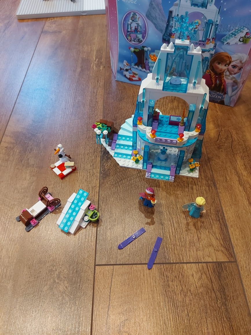 LEGO Błyszczący lodowy zamek Elzy 41062
41062
Błyszczący lodowy zamek