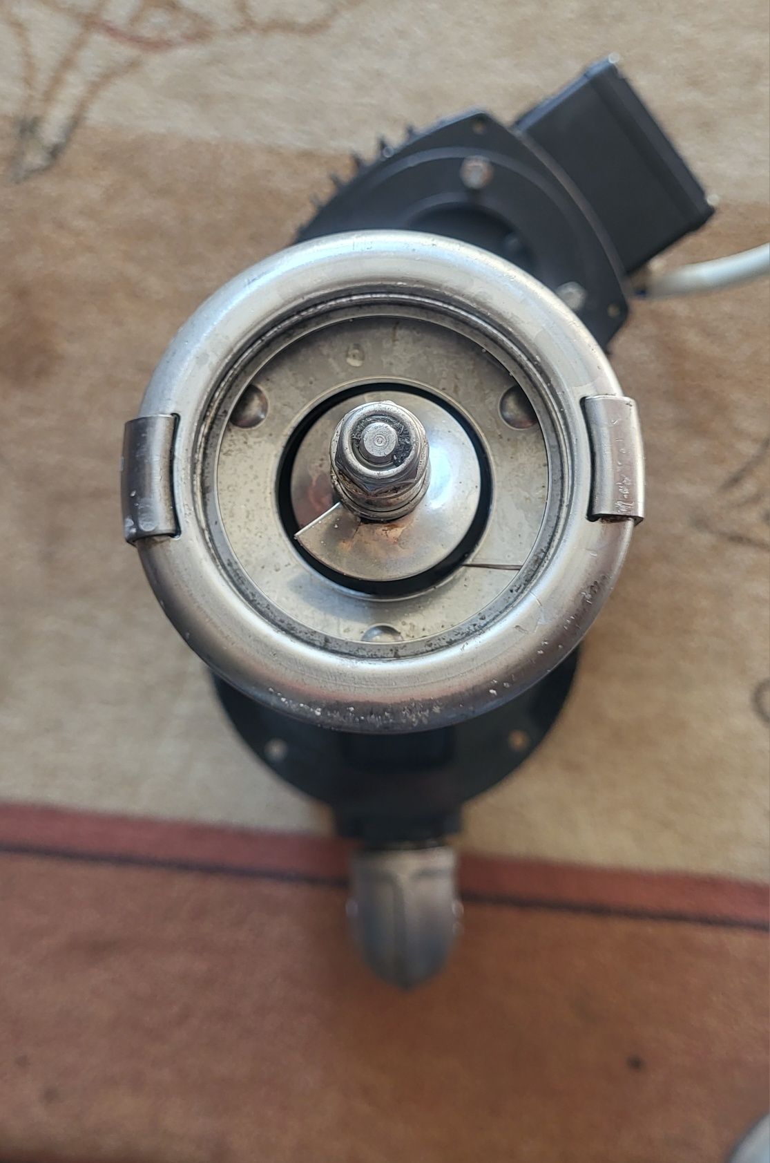 Silnik z pompą Grundfos 71B2-14F85-B