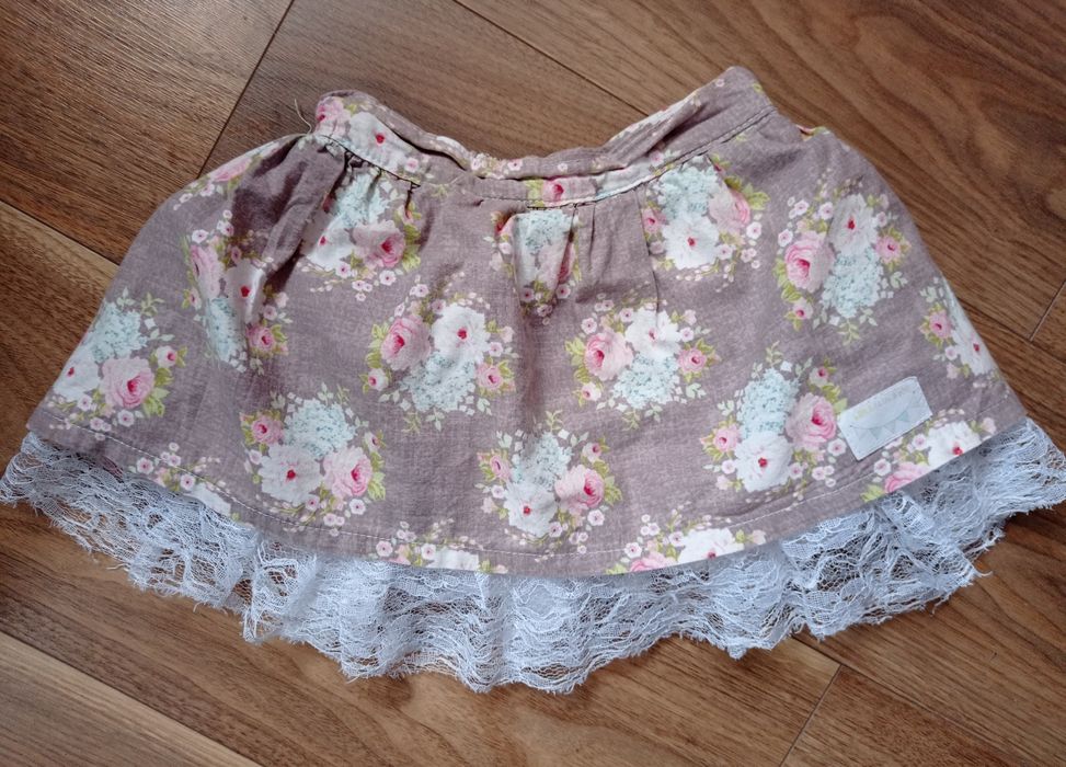 Spódniczka dla dziewczynki w kwiatki jak newbie r.86/92