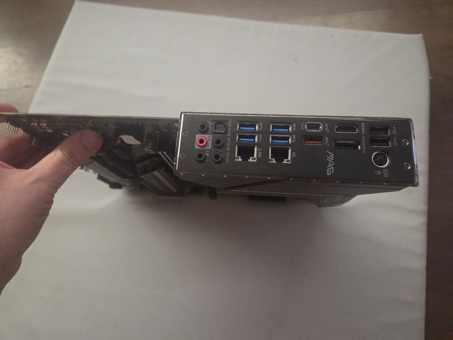 Sprzedam płytę główną Msi Z490 TOMAHAWK (Stan nieznany)