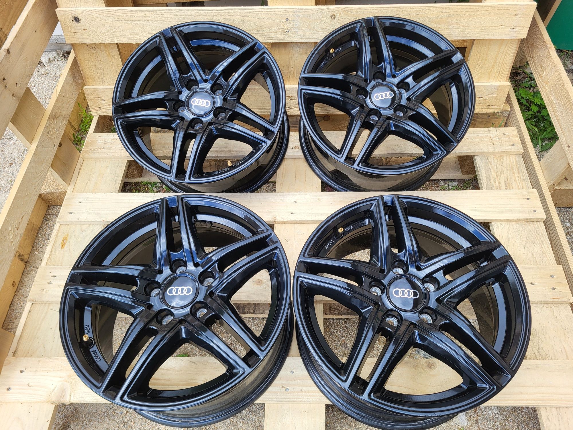 [528] Felgi aluminiowe 16 Cali 5x112 7,5J Audi VW Mercedes Borbet
