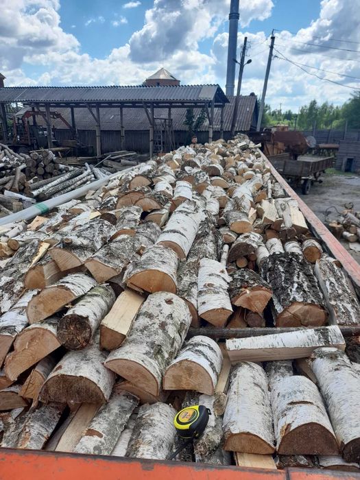 Продаються колоті дрова з доставкою