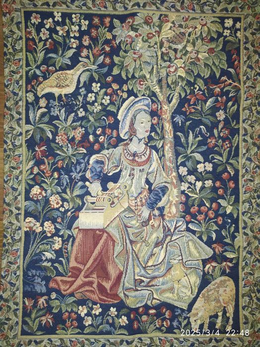 Дві картини з гобелену "Полювання" і "Дівчина з овечкою"