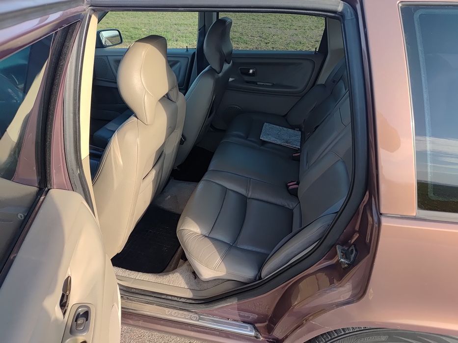 Volvo v 70 2.5 tdi rezerwacja