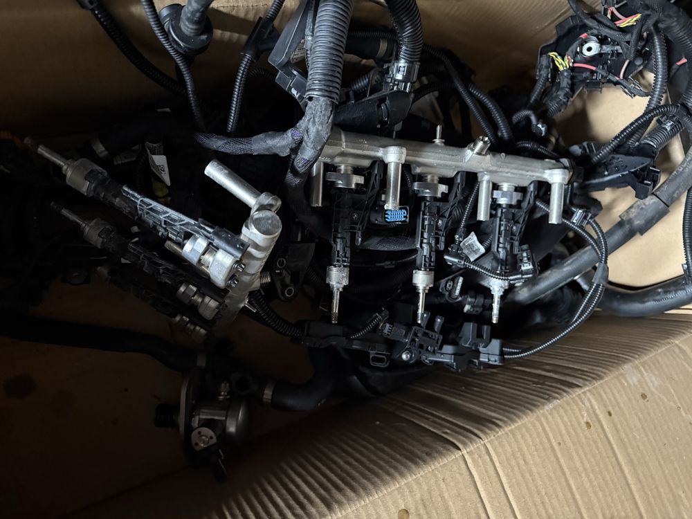 Двигун BMW b58 xdrive 45E гібрид B58B30C турбіна колектор головка