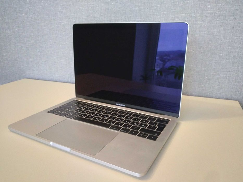 MacBook Pro 13,3  2017