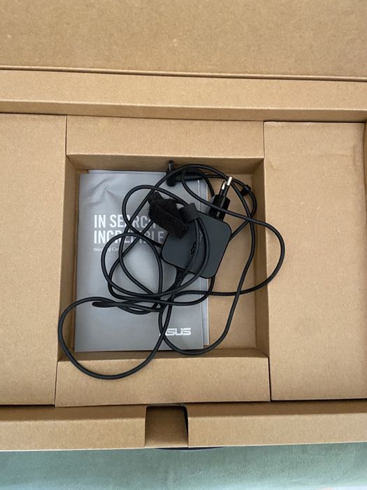 Portátil ASUS E410M à Venda - Com pouco uso!