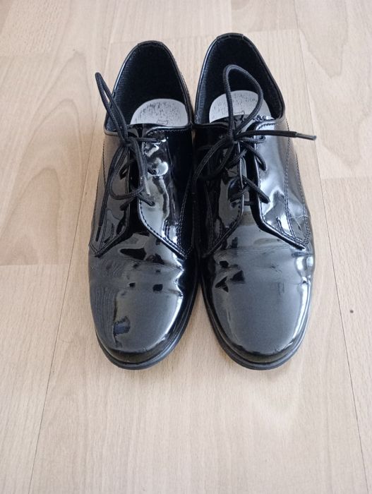 Eleganckie lakierki dla chłopca  roz. 32