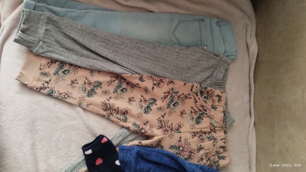 Одяг для дівчинки 4-5 р(штани,кофтинки.)
