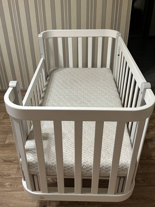 Кроватка  детская  с маятником Veres