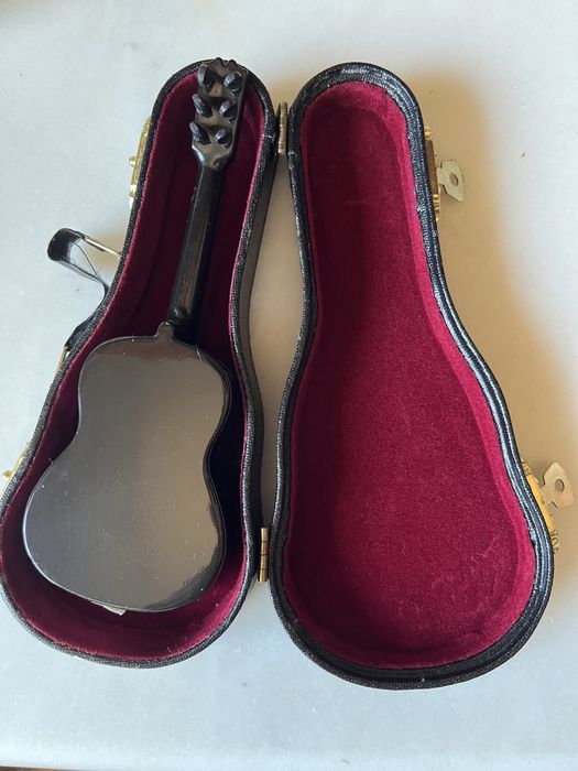 NOVA- Guitarra em miniatura com mala- 14cm