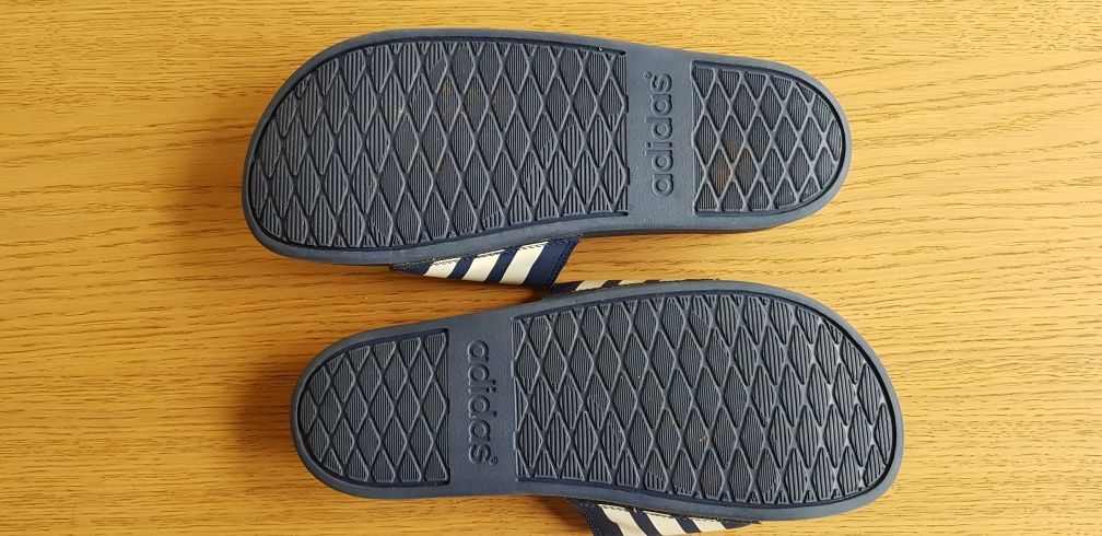 ADIDAS Klapki basenowe plażowe miękkie rozmiar 27.5 centymetra.