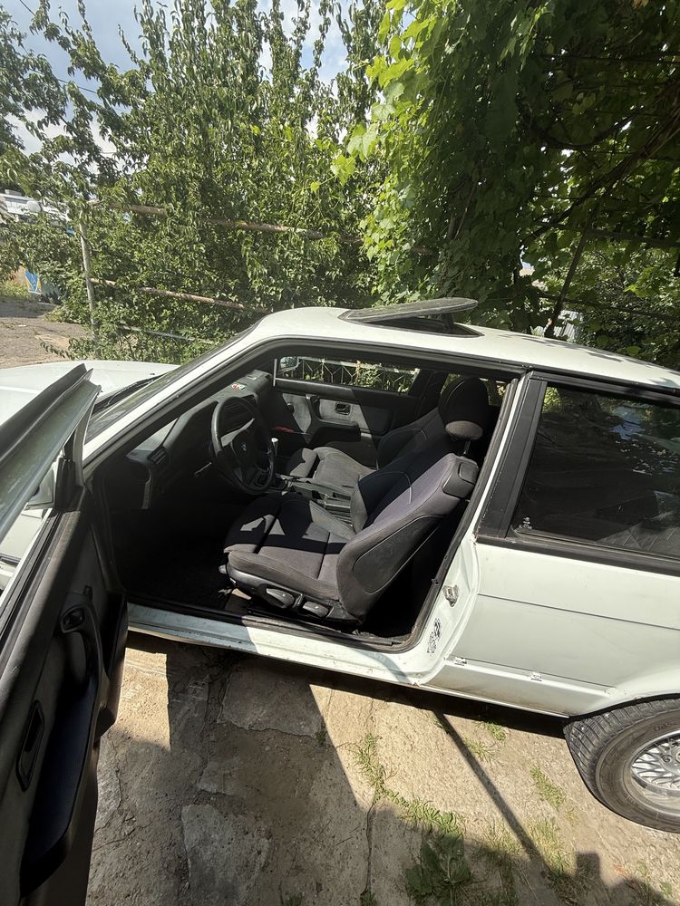 Продам Терміново  BMW E30 1.8 m42b18ціна без колес!!! Тільки сьогодні!