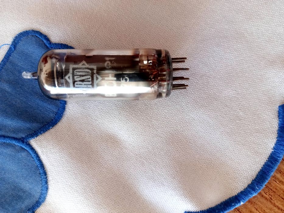 Válvula de rádio ech 81