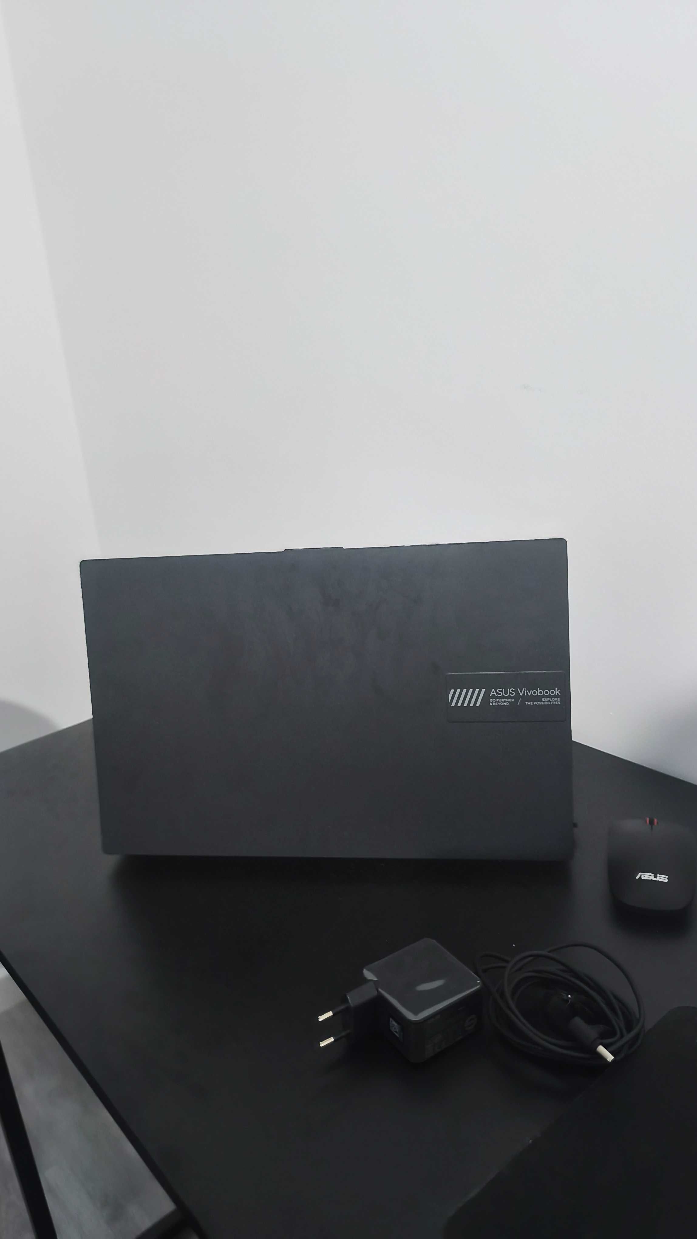 Asus Vivobook com mouse e mochila